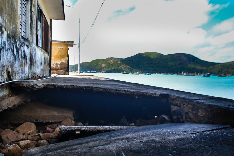 12 tàu cá ở Côn Đảo bị bão số 16 đánh chìm và hư hỏng